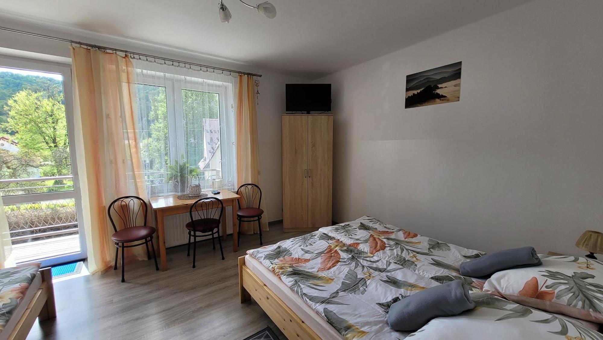 Goscinne U Wiewiory Apartment *